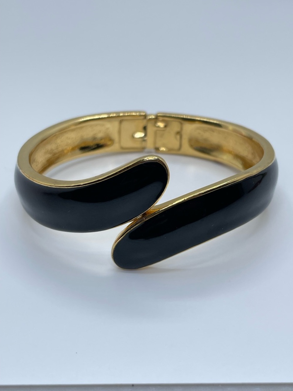 Vintage Trifari Black Enamel Gold Clamper Bangle Bracelet Statement Stunning